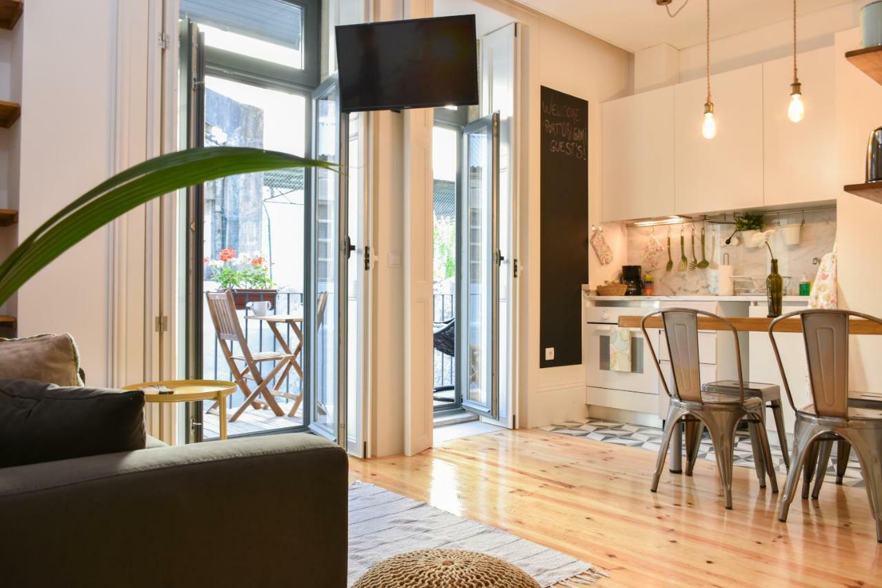 Peaceful & Cozy Studio W/ Balcony Porto Luaran gambar